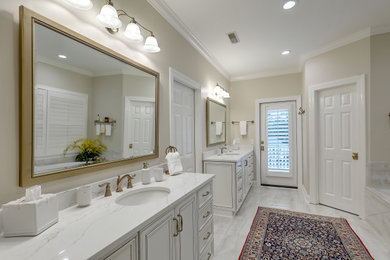 Example of a bathroom design in Charleston