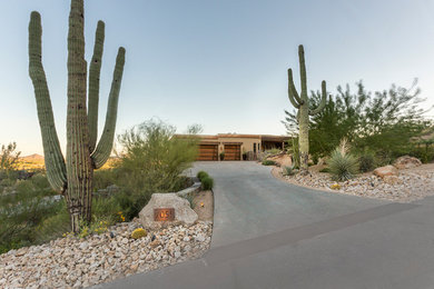 Exterior home idea in Phoenix