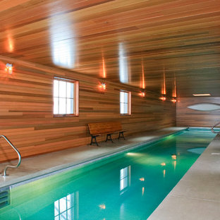 デトロイトのカントリー風おしゃれな屋内プールの写真