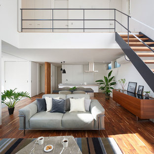 他の地域のモダンスタイルのおしゃれな家の外観の写真