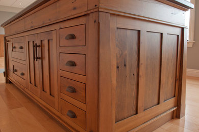 Elegant kitchen photo in New York