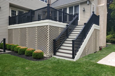 Inspiration for a contemporary deck remodel in Philadelphia
