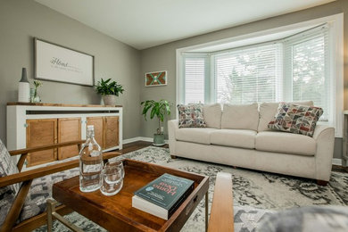 Inspiration for a transitional home design remodel in Toronto