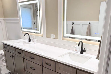 Bathroom - modern bathroom idea in Chicago