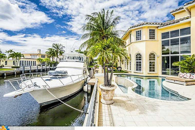 Mediterranean exterior home idea in Miami