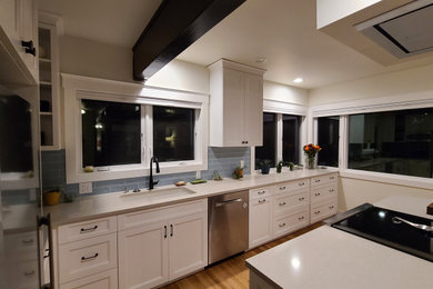 Minimalist kitchen photo in Seattle