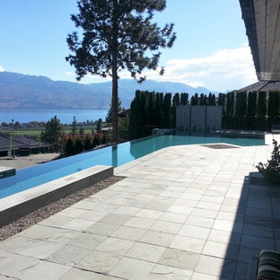 バンクーバーの大きいL型モダンスタイルのおしゃれなプール (タイル敷き) の写真
