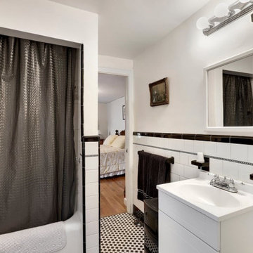 Lovely Older 1930s Colonial w/Good Bones in Marblehead