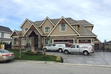 Example of a classic home design design in Vancouver