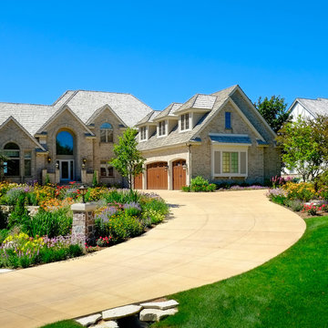 Traditional Lake Home Landscape - Oconomowoc