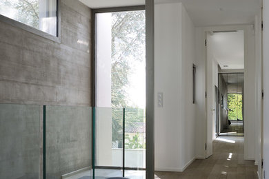 This is an example of a contemporary home design in Lyon.