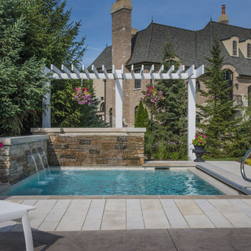 Hydrotherapy Pool with Water Features