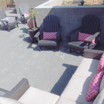 Rolando Village Modern Backyard