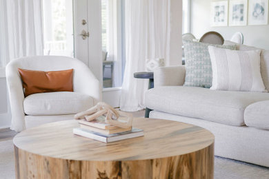 Example of a living room design in Charlotte