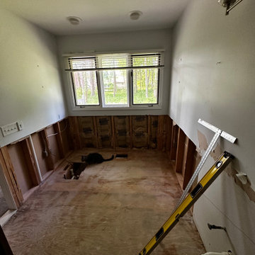 Current Commerce Master Bathroom