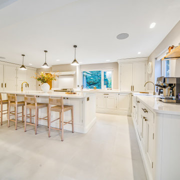 Belgravia Kitchen in Porcelain by Rever Kitchens