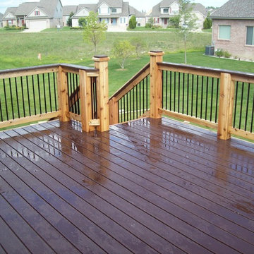 TREX TRANSCENDS VINTAGE LANTERN COLOR with cedar railing system