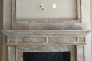 Example of a classic living room design in Los Angeles