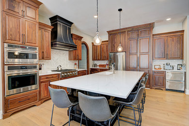 Example of a classic kitchen design in Indianapolis