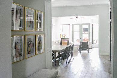 Example of a transitional entryway design in Houston