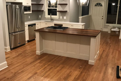 Inspiration for a craftsman kitchen remodel in Charlotte