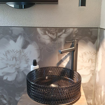 Waschbecken und Waschtisch