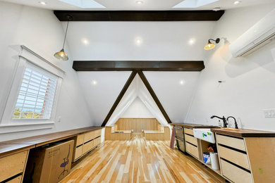 Example of an arts and crafts home design design in Toronto