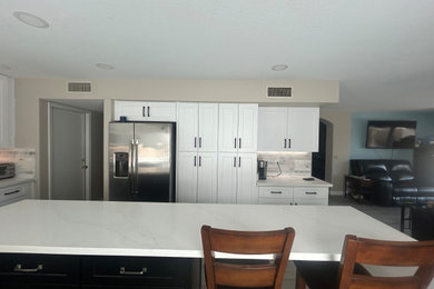 Example of a minimalist kitchen design in Phoenix