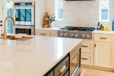 Transitional kitchen photo in San Francisco