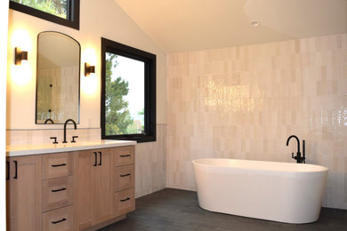 Example of a bathroom design in Orange County