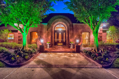 Elegant exterior home photo in Houston