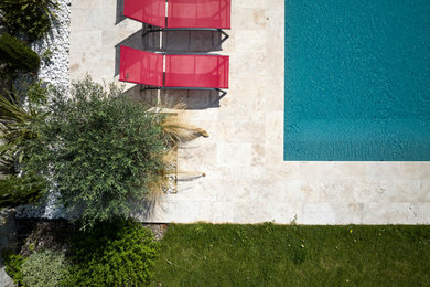 Design ideas for a modern swimming pool in Paris.