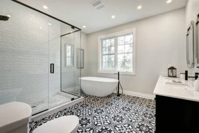 Example of a bathroom design in Jacksonville