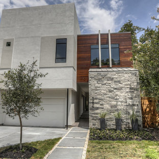 Создайте стильный интерьер: большой, двухэтажный фасад частного дома серого цвета в современном стиле с комбинированной облицовкой, плоской крышей и зеленой крышей - последний тренд