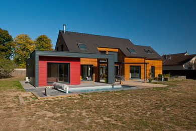 Cette photo montre une façade de maison tendance.