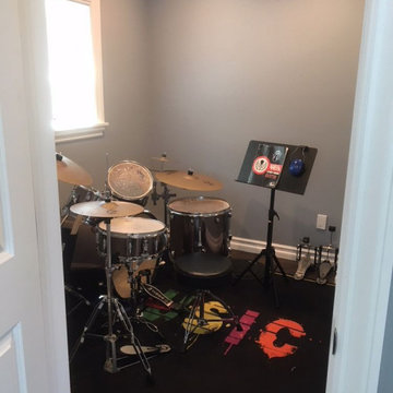 A Small and Compact Drum Room for Great Experience