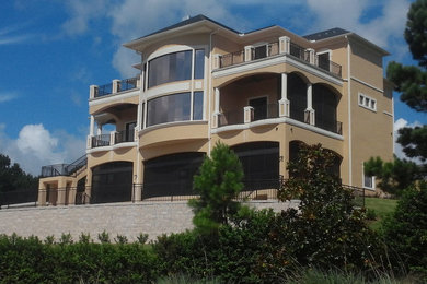 Elegant exterior home photo in Tampa