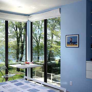 Sinclaire - Contemporary Lakefront Home