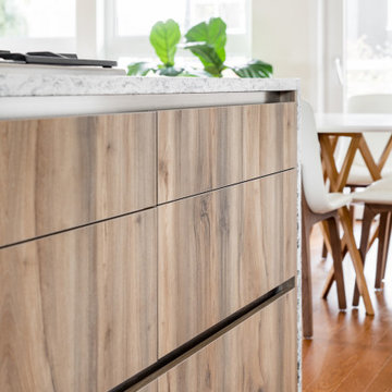 Handle-Free Kitchen Island with Integrated Aluminum Profiles and Waterfall Count