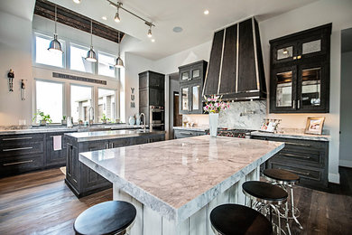 Transitional kitchen photo in Nashville