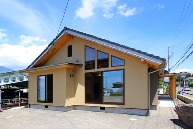 Ejemplo de diseño residencial de estilo de casa de campo pequeño