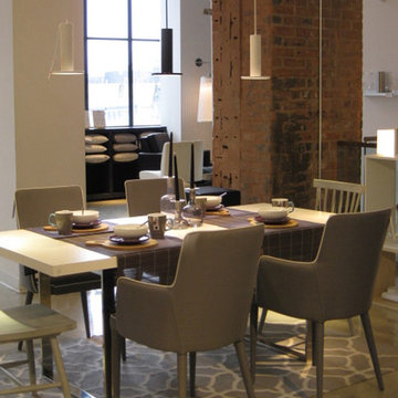 HATCH DINING TABLE