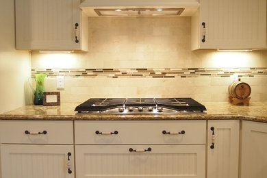 Elegant kitchen photo in Grand Rapids