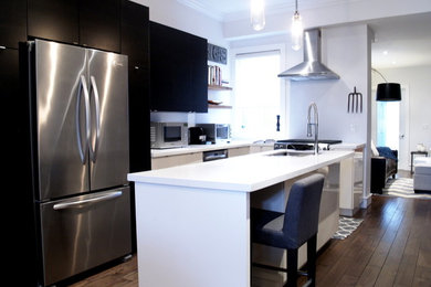 Kitchen - eclectic kitchen idea in Toronto