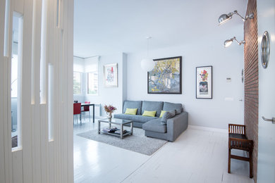 Inspiration for a scandinavian living room remodel in Madrid