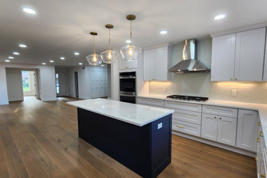Kitchen - mid-century modern kitchen idea in Detroit