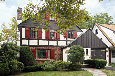 Example of a classic exterior home design in New York