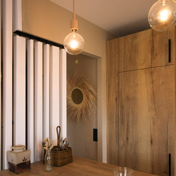 Style Ethnic chic pour la rénovation d'un appartement avec conception de cuisine