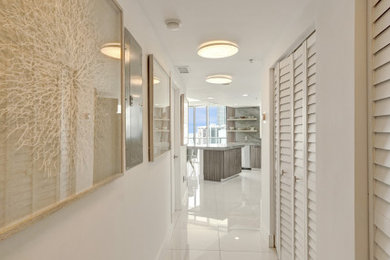 Example of a minimalist hallway design in Miami