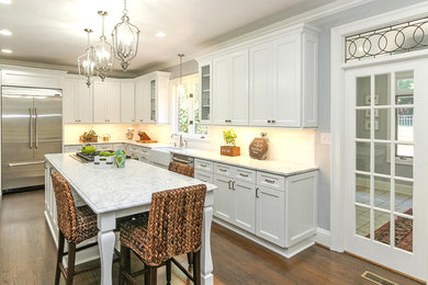 Kitchen - mid-sized traditional kitchen idea in Charlotte
